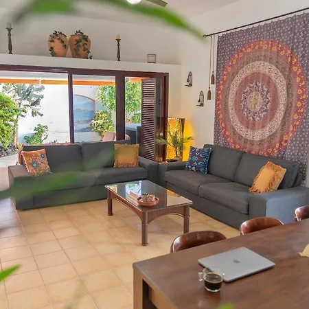 Casa Kiky, Boho-chic With Botanical Garden 라 올리바